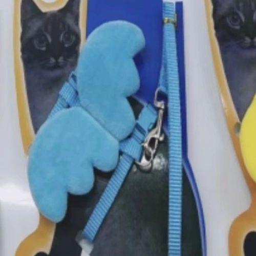 Шлейка с поводком "Ангел на прогулке" 150см цвет светло - голубой